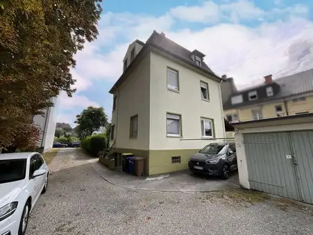 Friesenheim! 
Einfamilienhaus mit Anbau, Baulücke und 19 Garagen! 
