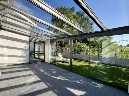 Große Glasfronten zum Garten Große Glasfronten zum Garten - Zweifamilienhaus in 67354 Römerberg mit 210m² kaufen