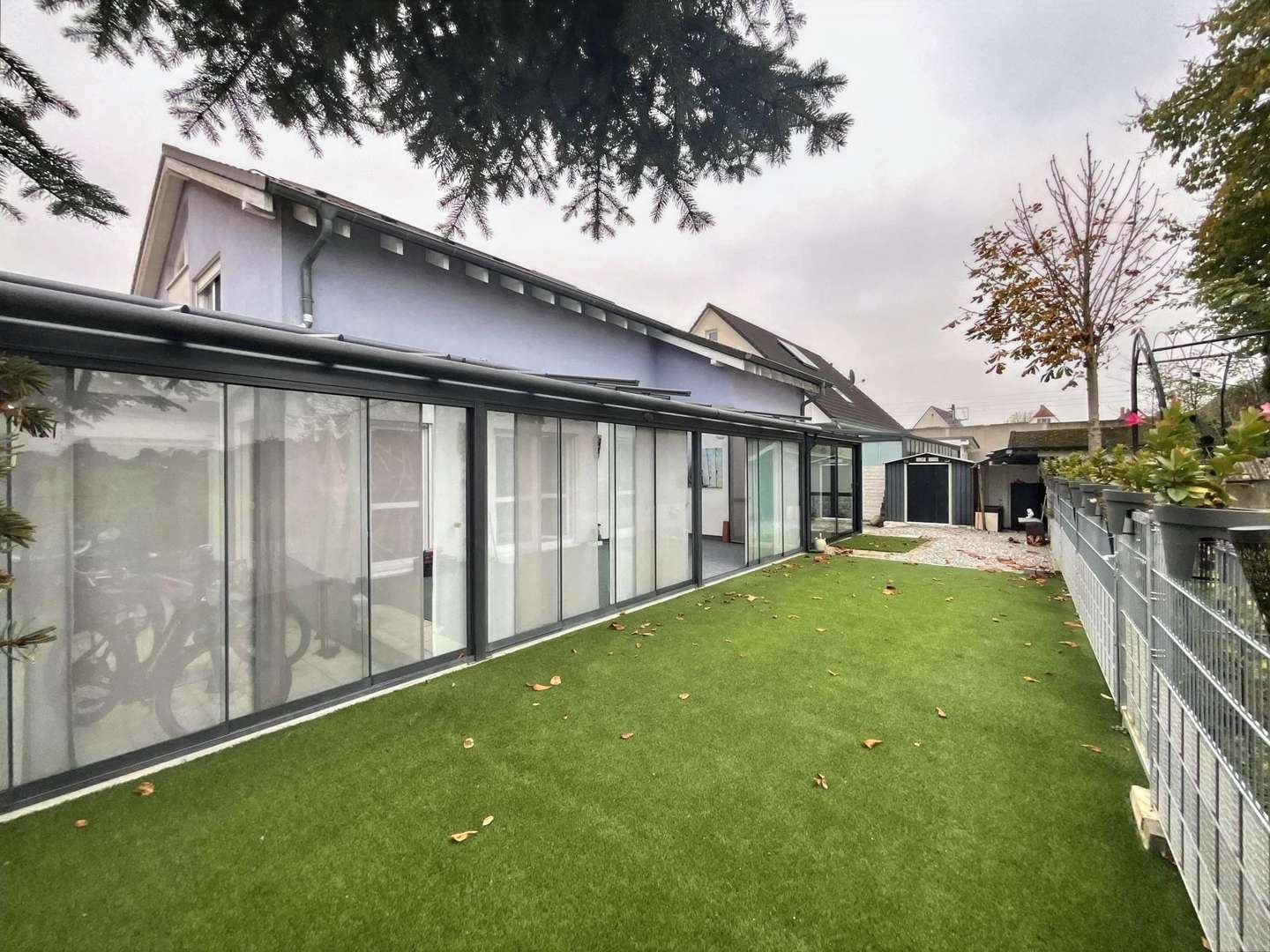 Wintergarten ü. gesamte Hausbreite - Zweifamilienhaus in 67354 Römerberg mit 210m² kaufen