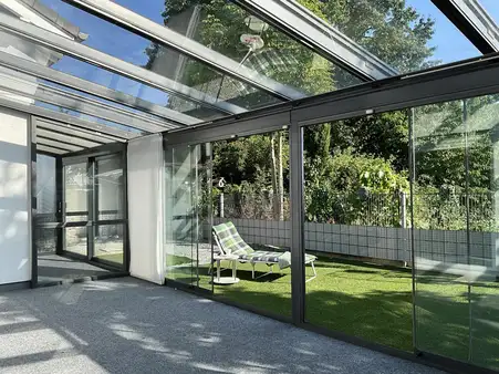 Licht, Raum, Freiheit:
Traumhaus energieeffizient an Feldrand +Wintergarten