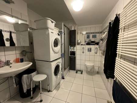 Badezimmer - Souterrain-Wohnung in 67063 Ludwigshafen mit 76m² kaufen