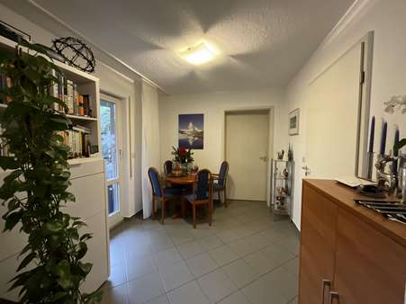 Flur - Souterrain-Wohnung in 67063 Ludwigshafen mit 76m² kaufen
