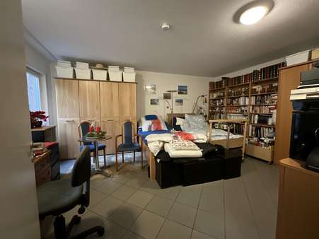 Schlafzimmer - Souterrain-Wohnung in 67063 Ludwigshafen mit 76m² kaufen