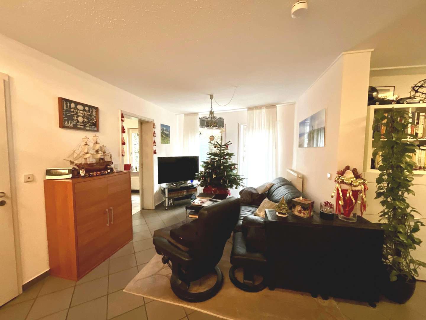 Wohnzimmer - Souterrain-Wohnung in 67063 Ludwigshafen mit 76m² kaufen