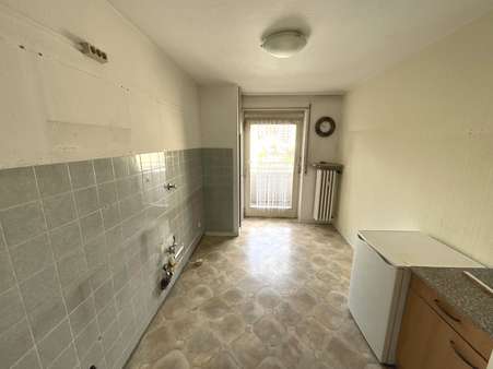 Küche mit kleinem Balkon - Etagenwohnung in 67063 Ludwigshafen mit 80m² kaufen
