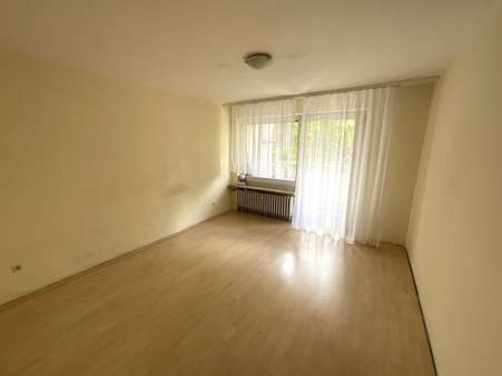 Schlafzimmer - Etagenwohnung in 67063 Ludwigshafen mit 80m² kaufen