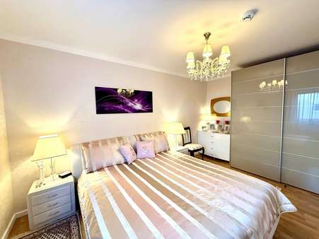 Schlafzimmer - Erdgeschosswohnung in 67117 Limburgerhof mit 75m² kaufen