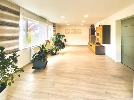 Einziehen - glücklich sein:
Modernisiertes Einfamilienhaus mit XXL-Garten