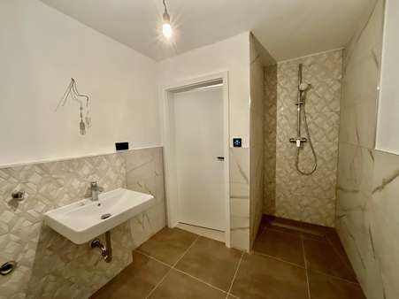 Badezimmer - Erdgeschosswohnung in 68549 Ilvesheim mit 91m² kaufen
