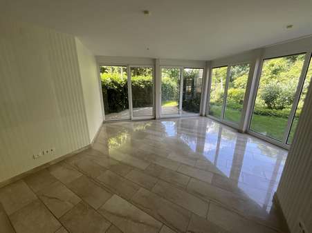 Esszimmer mit Zugang zur Terrasse Esszimmer mit Zugang zur Terrasse - Erdgeschosswohnung in 68163 Mannheim mit 200m² kaufen