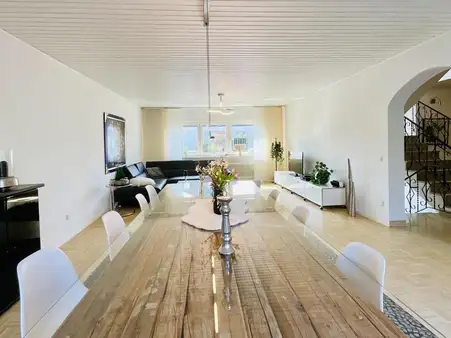Stilvolle Wohlfühloase in begehrter Lage!
Ihr Zuhause zum Ankommen!

