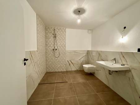 Badezimmer - Erdgeschosswohnung in 68549 Ilvesheim mit 89m² kaufen