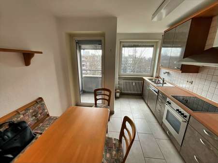 Küche mit kleiner Loggia - Etagenwohnung in 67061 Ludwigshafen mit 86m² kaufen