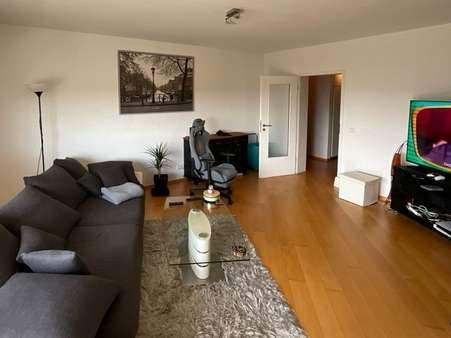 Wohnzimmer - Etagenwohnung in 67067 Ludwigshafen mit 86m² kaufen