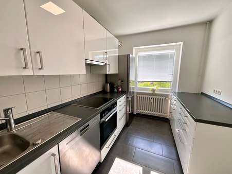 moderne Einbauküche moderne Einbauküche - Dachgeschosswohnung in 67071 Ludwigshafen mit 65m² kaufen