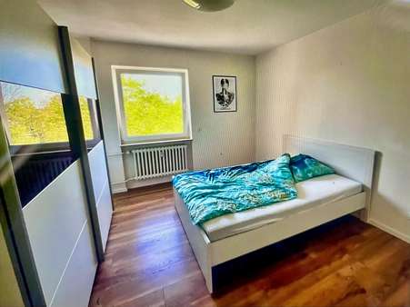 Schlafzimmer Schlafzimmer - Dachgeschosswohnung in 67071 Ludwigshafen mit 65m² kaufen
