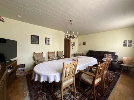 Wohnzimmer - Doppelhaushälfte in 67067 Ludwigshafen mit 154m² kaufen