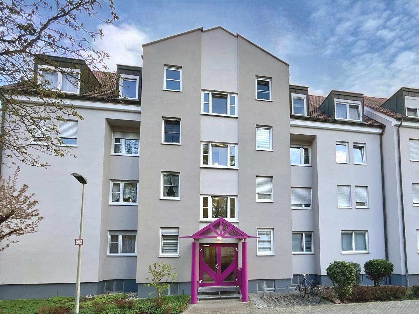 Außenansicht - Erdgeschosswohnung in 67063 Ludwigshafen mit 79m² kaufen