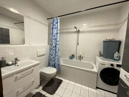Badezimmer - Erdgeschosswohnung in 67063 Ludwigshafen mit 79m² kaufen