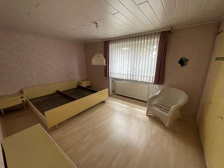 Schlafzimmer OG - Zweifamilienhaus in 67258 Heßheim mit 194m² kaufen