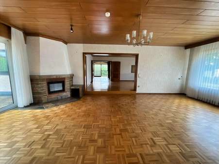 Kamin im Wohnzimmer Kamin im Wohnzimmer - Einfamilienhaus in 67245 Lambsheim mit 238m² kaufen
