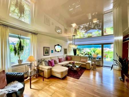 Lichtdurchflutetes Wohnzimmer Lichtdurchflutetes Wohnzimmer - Zweifamilienhaus in 67459 Böhl-Iggelheim mit 125m² kaufen