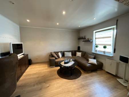 Wohnzimmer - Etagenwohnung in 67067 Ludwigshafen mit 81m² kaufen