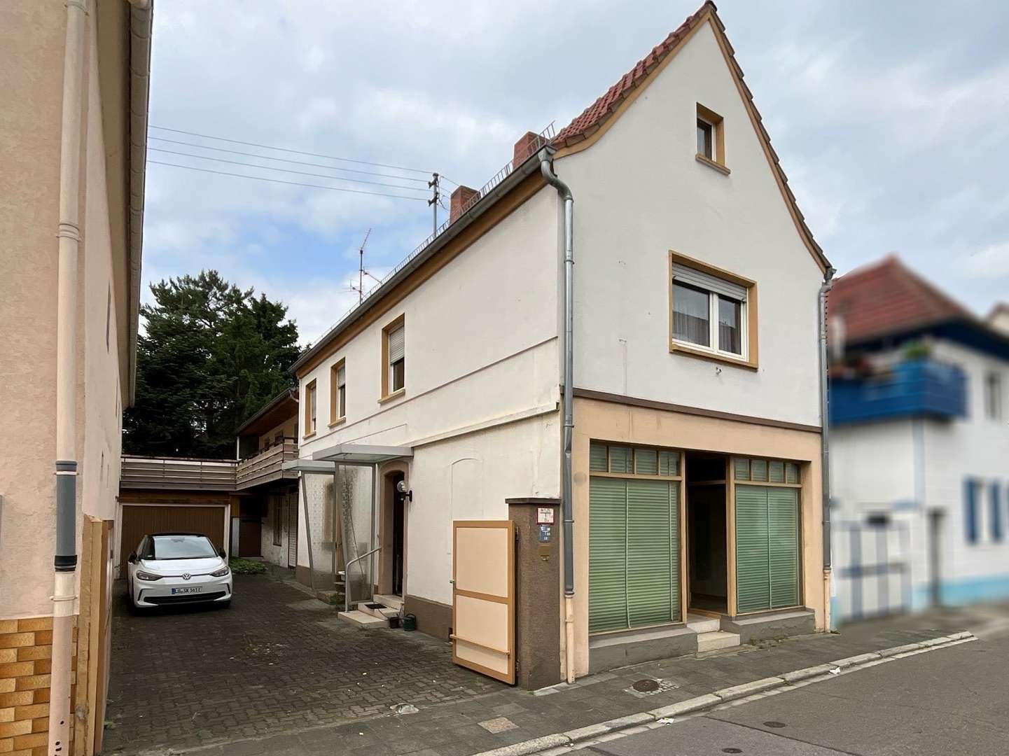 Seitlicher Blick Seitlicher Blick - Einfamilienhaus in 67071 Ludwigshafen mit 111m² kaufen