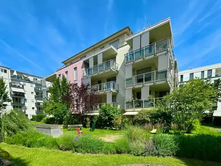 Exklusive, seniorengerechte 3-Zimmer-Wohnung am Rheinufer + TG-Stellplatz