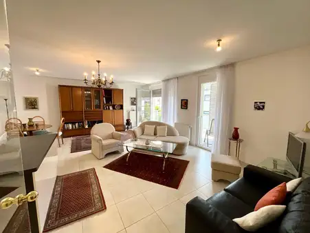 Exklusive, seniorengerechte 3-Zimmer-Wohnung am Rheinufer + TG-Stellplatz