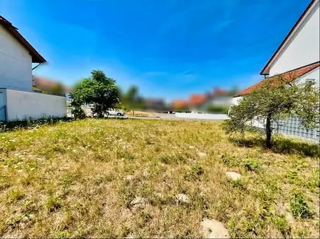 GRUND - LOS? 
Attraktiver Bauplatz in ruhiger Lage für viele Bauideen