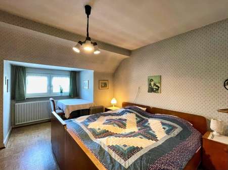 Schlafzimmer DG - Sonstige in 67376 Harthausen mit 130m² günstig kaufen