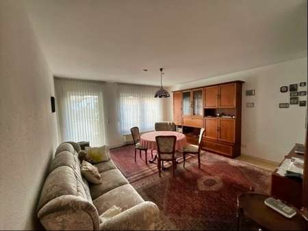 Wohnzimmer - Etagenwohnung in 67065 Ludwigshafen mit 60m² kaufen