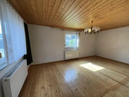 Freistehendes Siedlungshaus mit Garten und Garage in Maxdorf