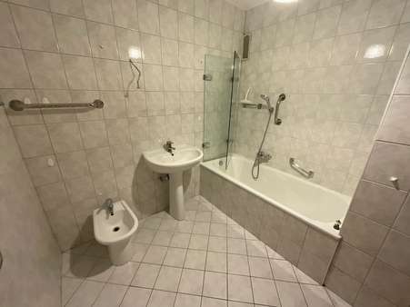Bad Bad - Etagenwohnung in 67063 Ludwigshafen am Rhein, Friesenheim/Nord mit 102m² kaufen