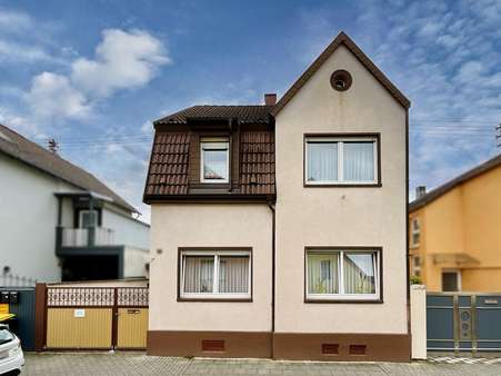 Front - Einfamilienhaus in 67069 Ludwigshafen mit 105m² kaufen