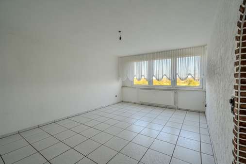 Wohnzimmer - Etagenwohnung in 67069 Ludwigshafen mit 106m² kaufen