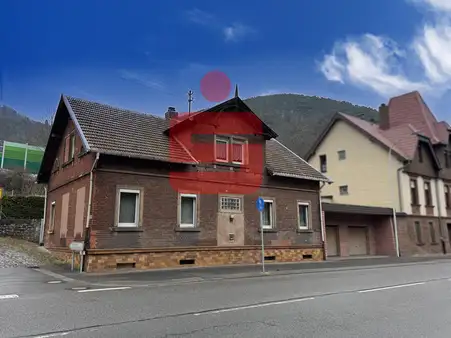 Großzügiges Einfamilienhaus - freistehend mit Garten und zwei Doppelgaragen