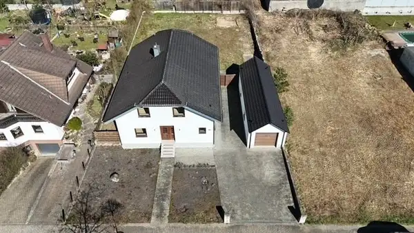 Komfort und Stil vereint - Freistehendes Einfamilienhaus in begehrter Lage