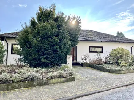 Gepflegter Winkelbungalow mit Einliegerwohnung in erstklassiger Wohnlage