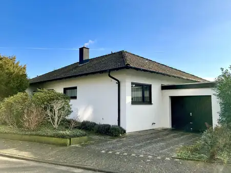 Gepflegter Winkelbungalow mit Einliegerwohnung in erstklassiger Wohnlage