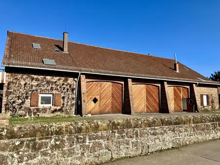 Einzigartiges Anwesen mit Charme und Geschichte in Feldrandlage von Obersülzen. 