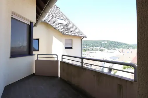 Etagenwohnung mit 2 Balkonen in zentraler Lage