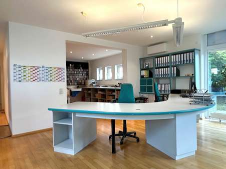 Mehrfamilienhaus in 76149 Karlsruhe mit 209m² kaufen