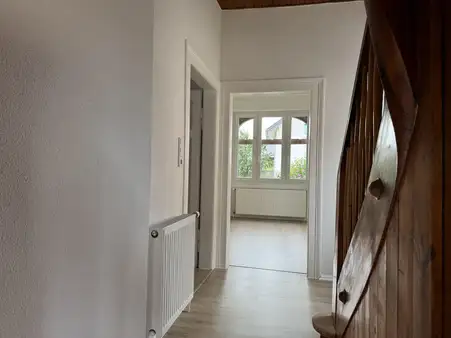 Einfamilienhaus mit Garage und Hof in ruhiger Lage