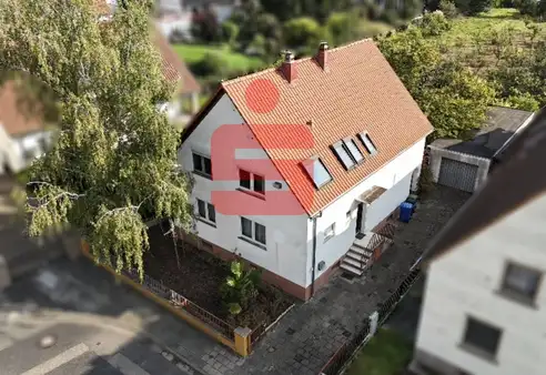 Zweiparteienhaus mit Bauplatz in zweiter Reihe in guter Lage von Haßloch 