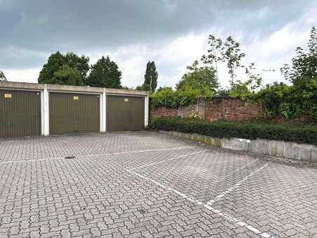 Stellplatz und Garage - Dachgeschosswohnung in 76761 Rülzheim mit 122m² kaufen