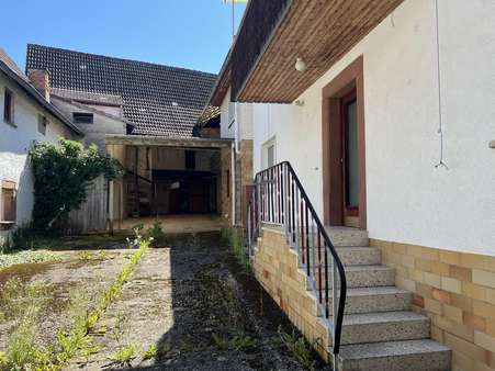 Innenhof - Bauernhaus in 76889 Gleiszellen-Gleishorbach mit 182m² kaufen