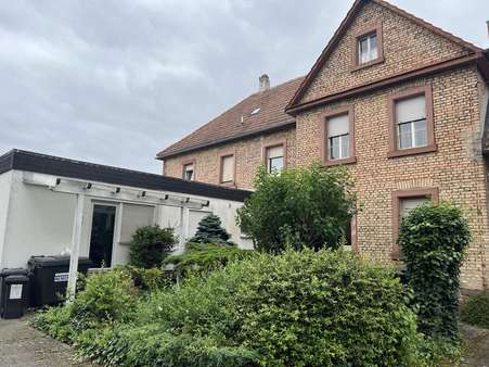 Hofansicht mit Anbau - Bauernhaus in 67483 Edesheim mit 210m² kaufen