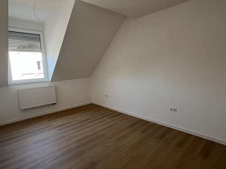 Schlafzimmer - Dachgeschosswohnung in 76726 Germersheim mit 89m² kaufen